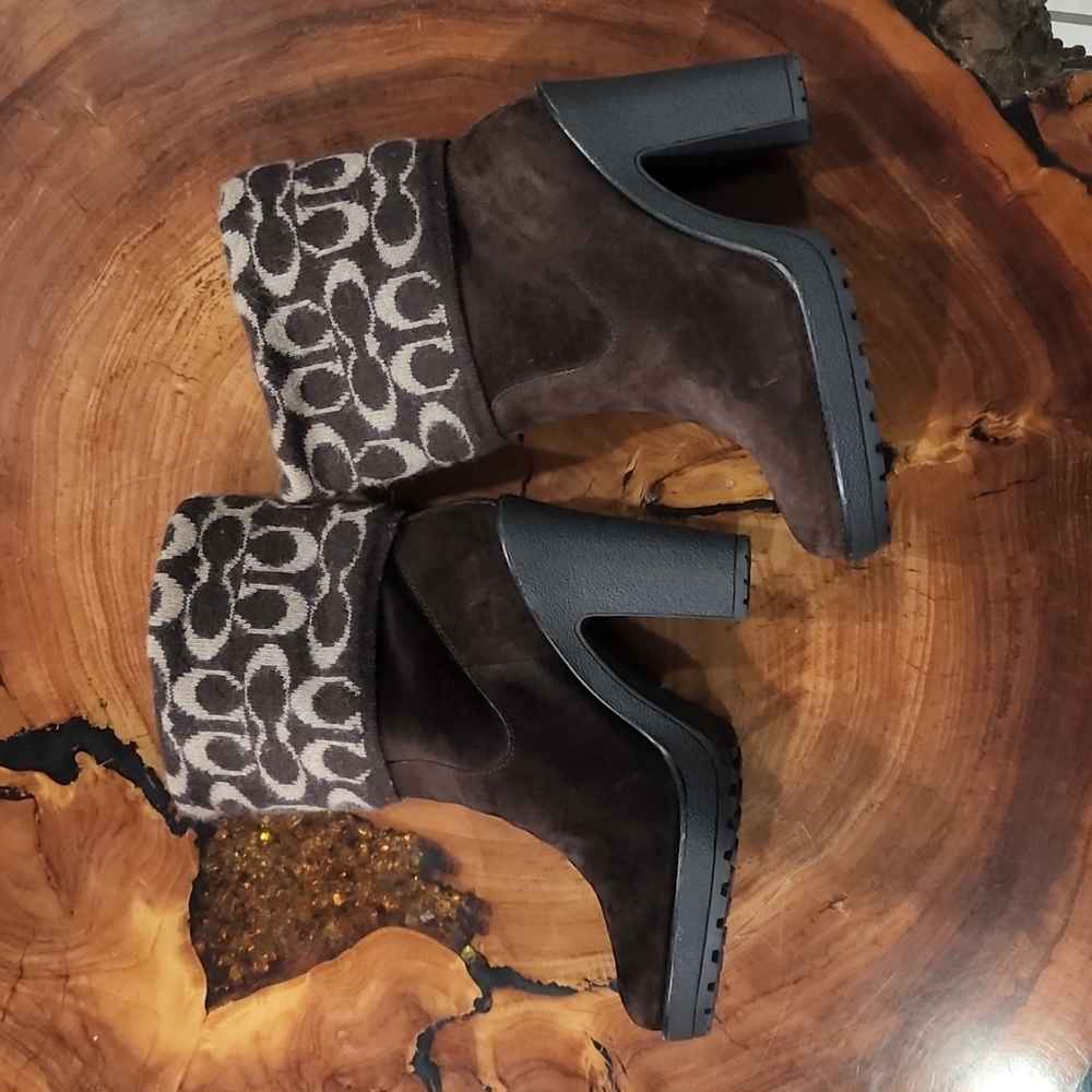 Boots Use Good Condition Size 6/2 - image 1